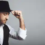 Issam Kamal, auteur compositeur interprète, producteur et musicien multi-instrumentiste.