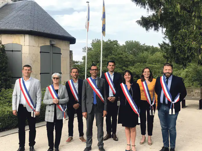 Talant-elus L'équipe municipale de Talant composée de Cyril Gaucher, Sylvie Castella, Laurent Arnaud, Fabian Ruinet, Sébastien Perney, Aurélie Roux-Jarlaud, Catherine Renosi et Nicolas Marin