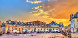 La place de la Libération à Dijon