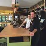 Augustin et Rémy, l'équipe du bar Le 37 à Dijon