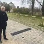 Patrick Chapuis, maire de Fontaine-lès-Dijon, sur le site rénové des Feuillants
