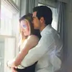 Les acteurs de Love Story incarnent avec le couple mythique, pris entre passion amoureuse et pression médiatique