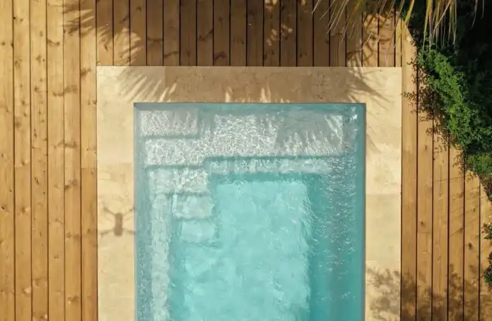 Une piscine sur-mesure, pensée pour allier esthétisme, confort et plaisir au quotidien