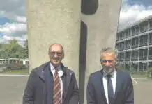 L’Inde s’invite à Montchapet Olivier Aillaud professeur d’histoire-géographie au lycée Montchapet, accompagné du proviseur de l’établissement Frédéric Scherrer
