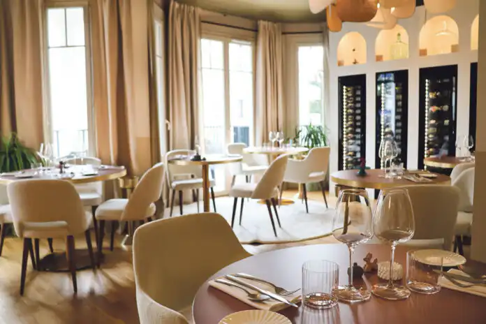 l-essentiel La Maison L’Essentiel dévoile un nouvel écrin avenue Victor Hugo, entre raffinement et convivialité