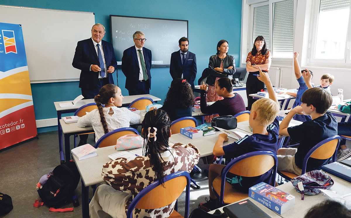 Le collège Champollion a rouvert aux élèves le 1er septembre. Le Président Sauvadet est allé saluer les élèves, leurs parents et les équipes du collège en présente de la rectrice, du directeur académique des services de l’Éducation nationale et du secrétaire général de la Préfecture